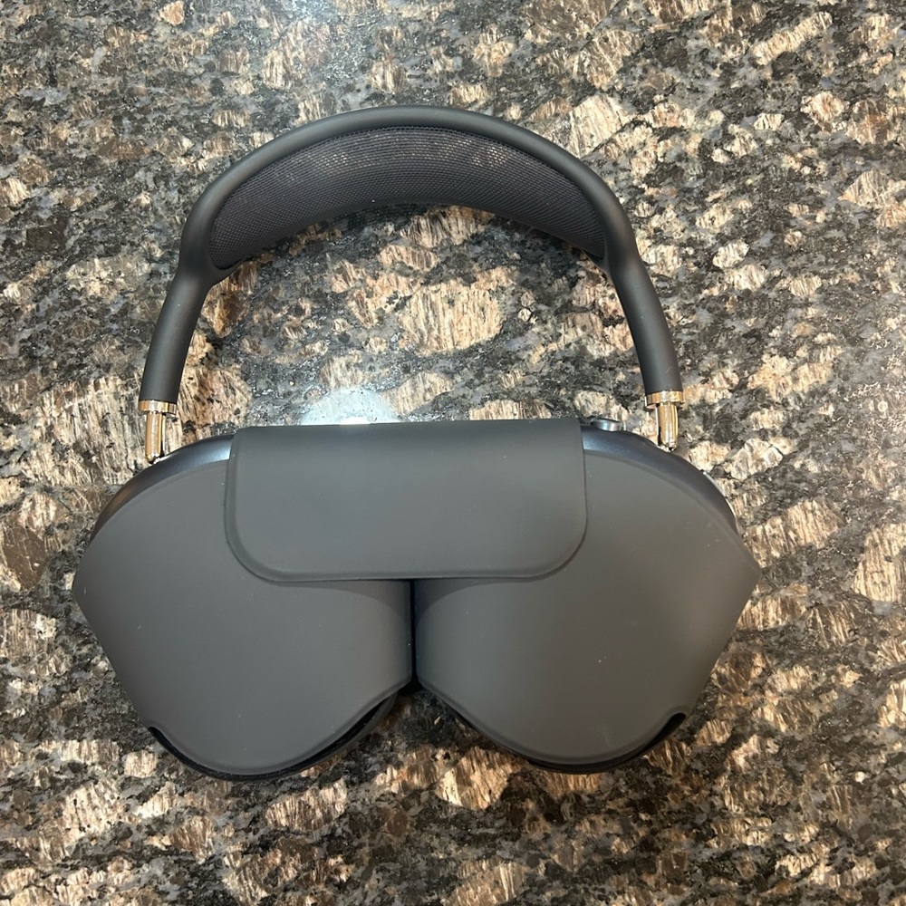 Apple AirPods Max (Space Gray / Black) – BRAND NEW SEALED